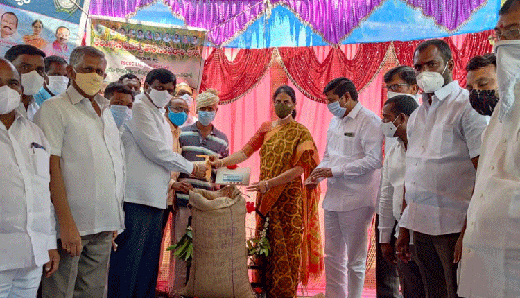 దేశంలో 60 శాతం వరిసాగు తెలంగాణలోనే..