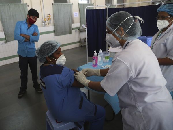 వ్యాక్సినేష‌న్ క్యాంపులు : కంపెనీల‌తో ప్రైవేట్ ద‌వాఖాన‌ల సంప్ర‌దింపులు