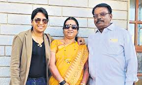 కరోనాతో వేద తల్లి కన్నుమూత