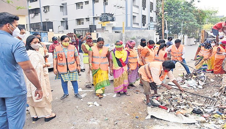 నిర్లక్ష్యం వహించినందుకు విధుల నుంచి తొలగింపు