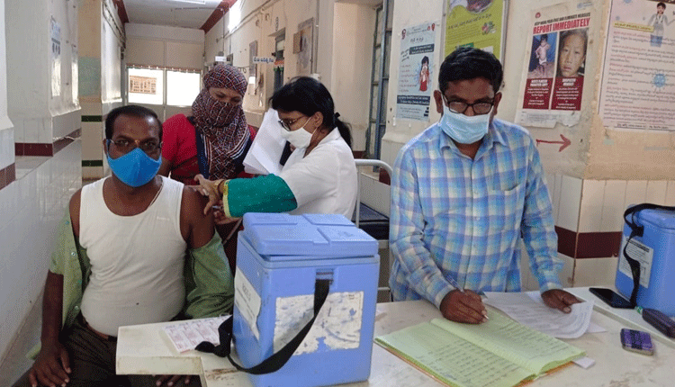 అపోహలు వీడుదాం.. టీకా తీసుకుందాం