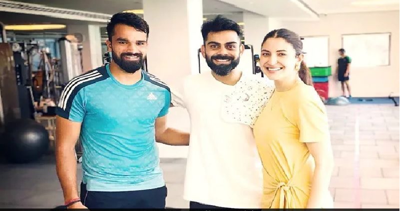 ఈ కోహ్లి, అనుష్క ఫొటోలో మీరు ఏం గ‌మ‌నించారో చెప్పండి!