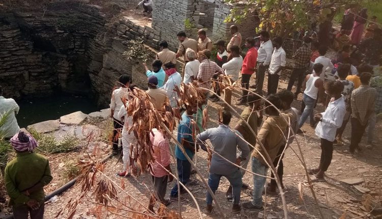 ఈతకు వెళ్లి ఇద్దరు వ్యక్తులు మృతి