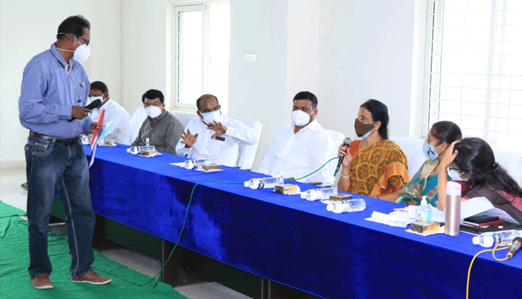 వైద్యులు 24 గంటలు అందుబాటులో ఉండాలి