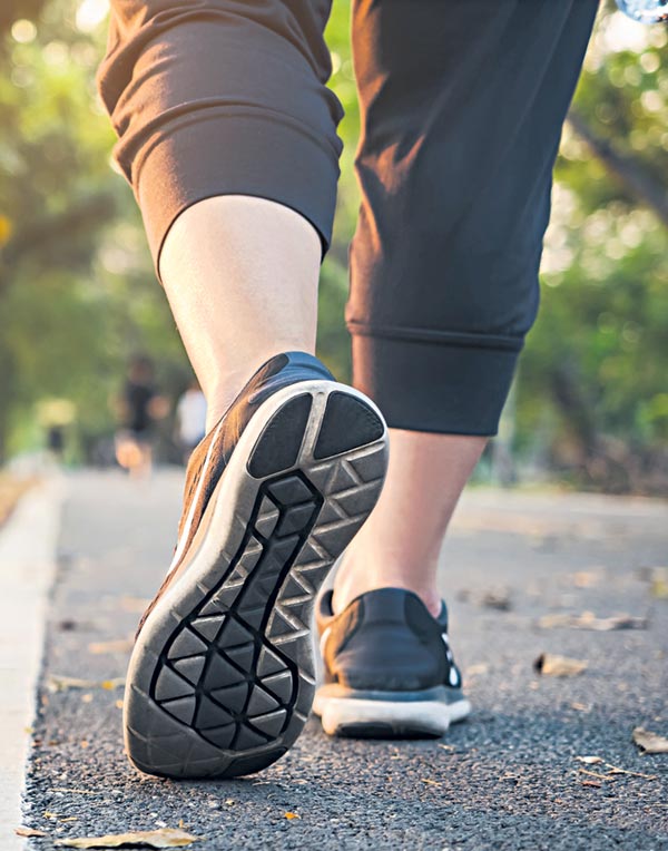 ఆరు నిమిషాల నడక..