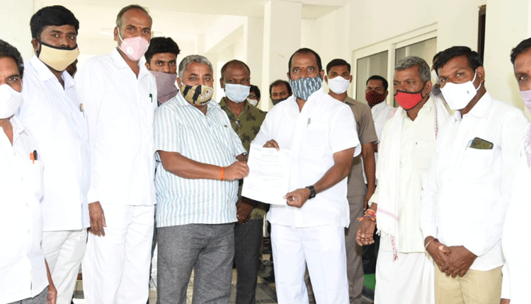 అందరినీ ఆదుకుంటున్నాం