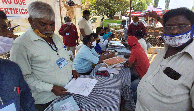 ఆస్తిపన్ను, నల్లాబిల్లు చెల్లింపునకు క్యూ