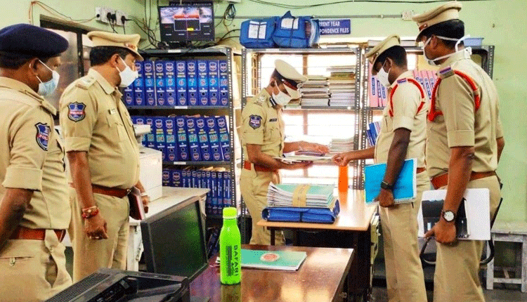 ప్రజలకు నమ్మకం కలిగించేలా విధులు నిర్వర్తించాలి