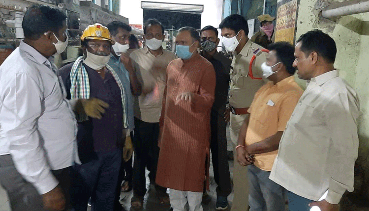 కూలిన బతుకులు