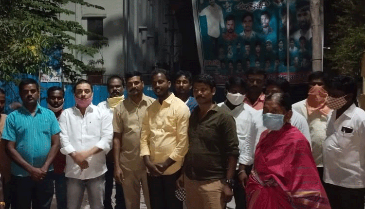 డబుల్‌ బెడ్‌రూం ఇళ్ల పంపిణీలో ప్రభుత్వం సానుకూలంగా ఉంది