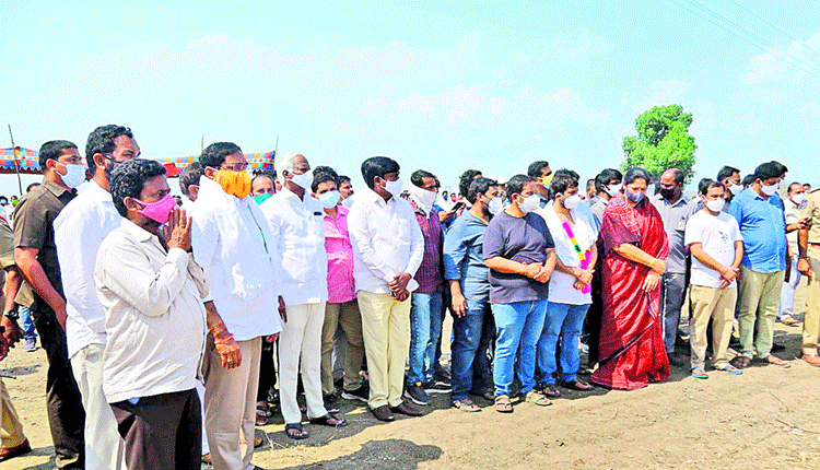 అశ్రునయనాలతోఅంతిమ వీడ్కోలు