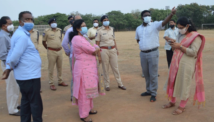 ఎన్నికల సామగ్రి పంపిణీ కేంద్రాల పరిశీలన