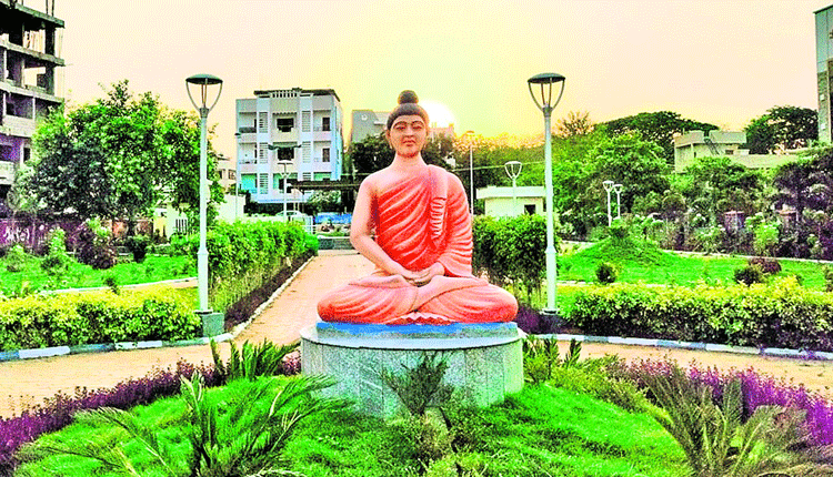 నగరం.. నందనం