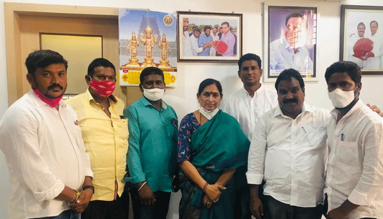 కార్యకర్తలు కలిసికట్టుగా పనిచేయాలి