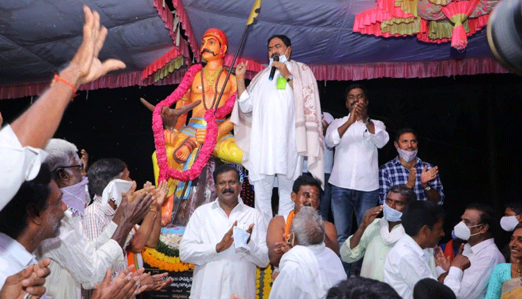 పేదల పాలిట దేవుడు పాపన్నగౌడ్‌