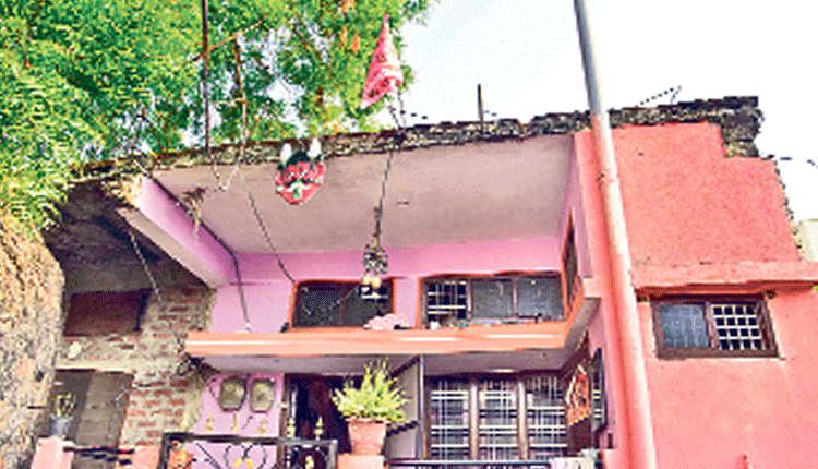 ఇంటిపై జెండా.. బండికి జెండా..