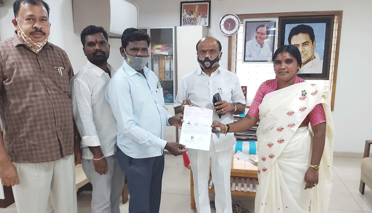 అన్ని వర్గాలకు అండగా సీఎం కేసీఆర్‌