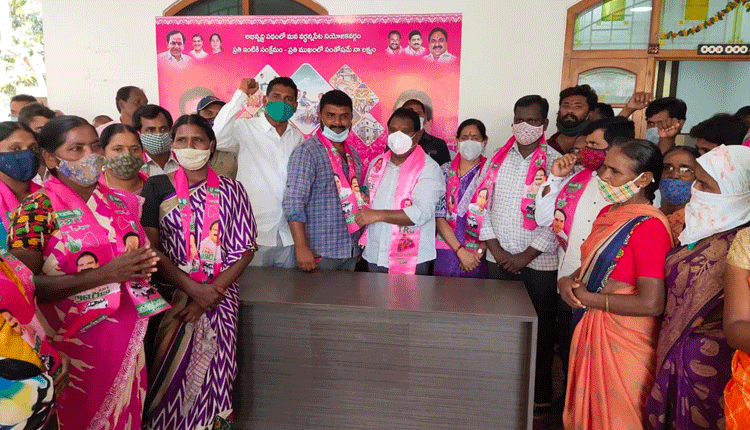 కార్యకర్తలు పార్టీ గెలుపు కోసం కృషి చేయాలి