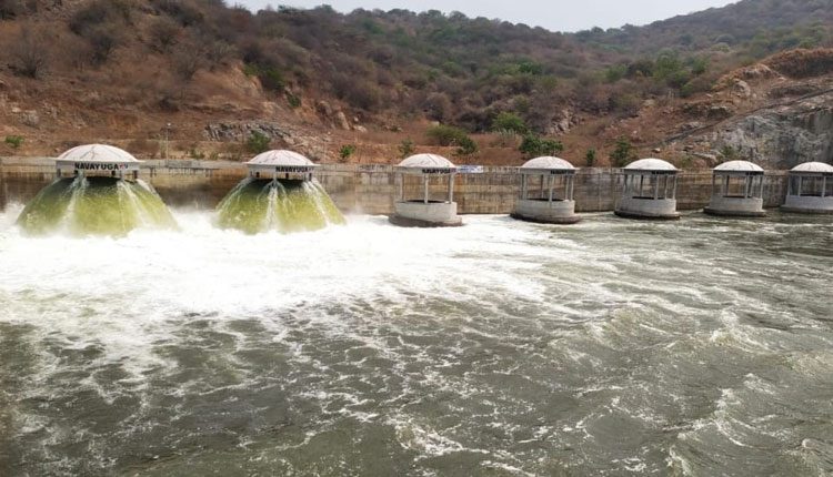 నంది మేడారంలో కాళేశ్వర గంగ పరవళ్లు..