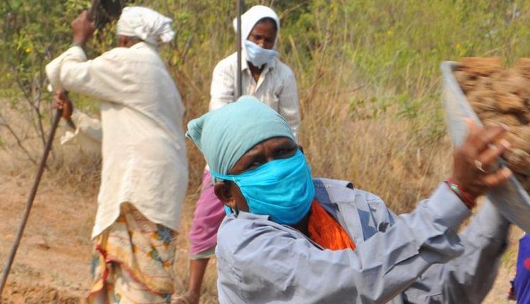 ఉపాధి పనుల్లో ‘ఫొటో’ తప్పనిసరి