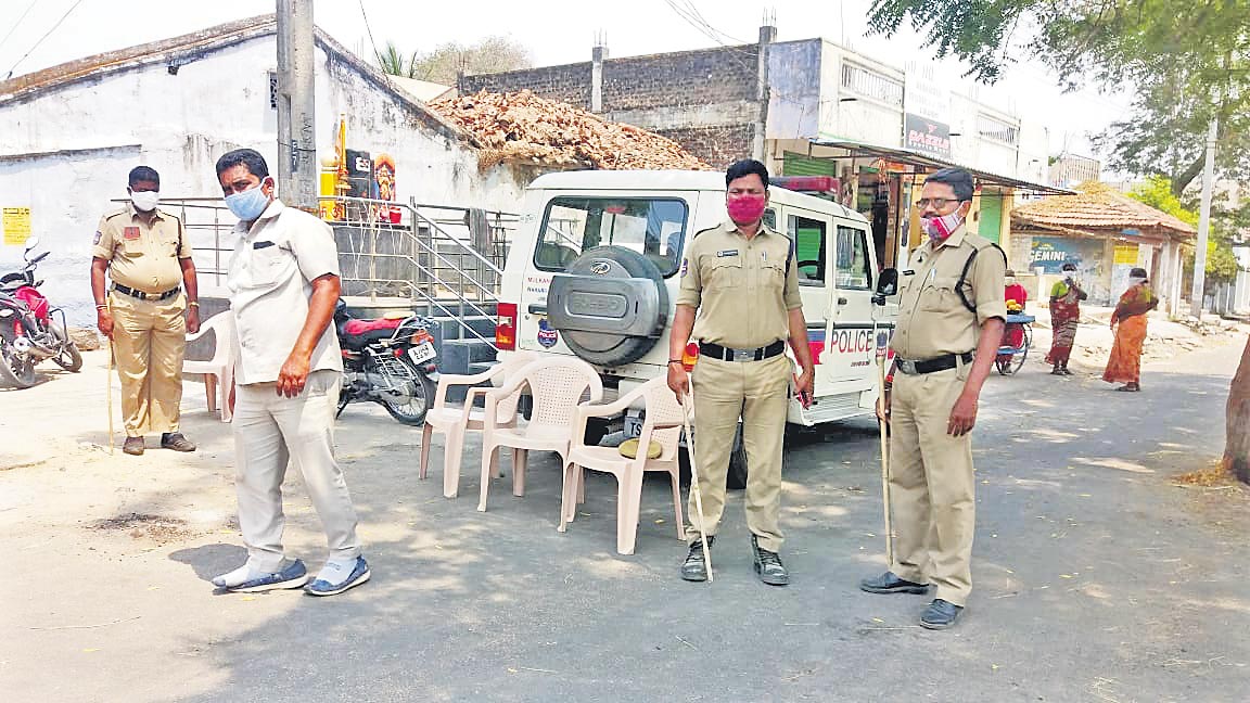 కమలాపూర్లో పోలీస్ బందోబస్తు