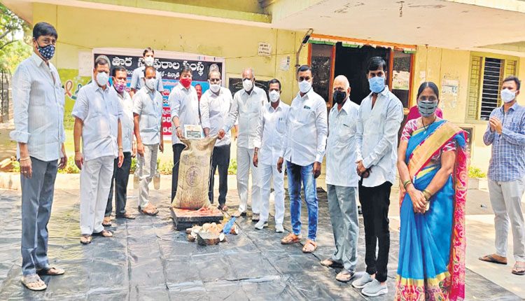 చివరి గింజ వరకూ కొంటాం..