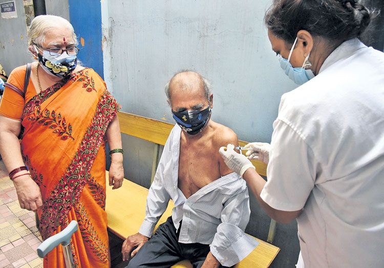 లక్షణాలు లేకున్నా వృద్ధుల్లో కరోనా