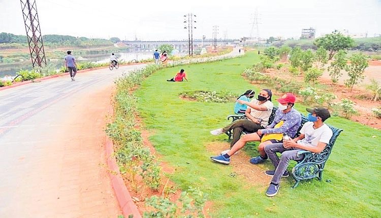 నాడు కంపు..నేడు పూలవాసనలు