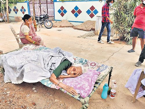 ఆపదలో అమ్మ