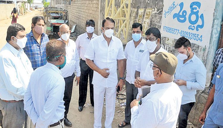 రోడ్డు విస్తరణకు ప్రణాళికలు సిద్ధం చేయండి