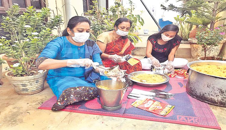 కరోనా వేళ అన్నార్తులు