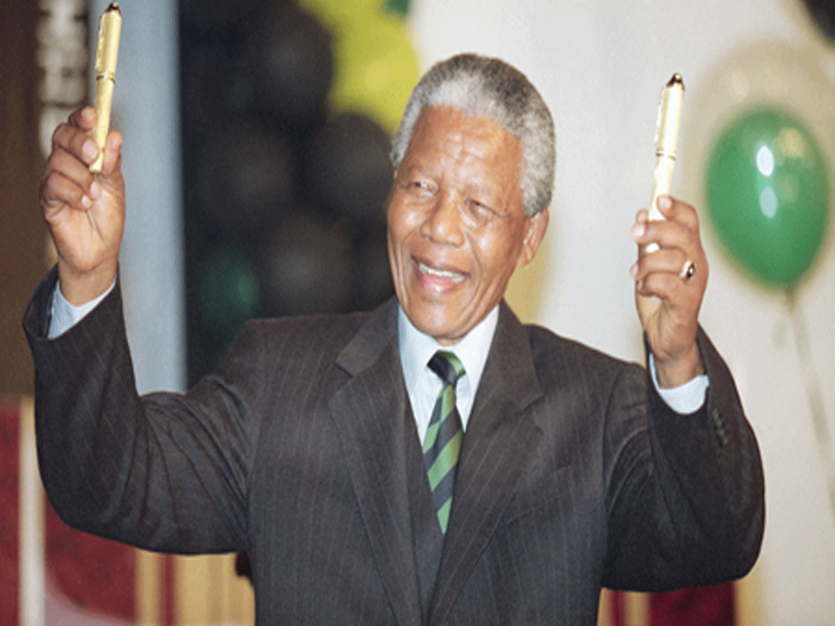 ద‌క్షిణాఫ్రికా దేశాధ్య‌క్ష పీఠంపై నెల్స‌న్ మండేలా.. చరిత్ర‌లో ఈరోజు