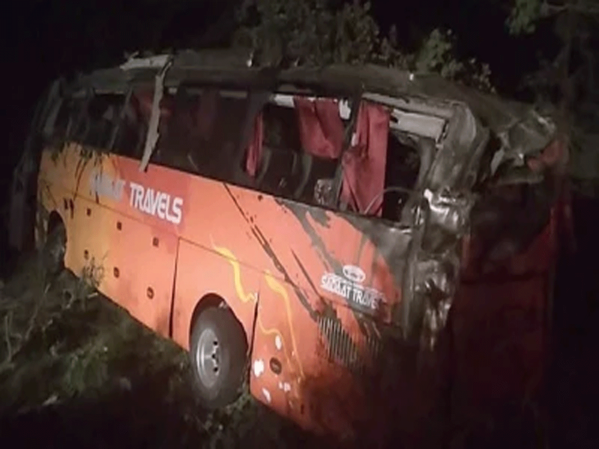 పాకిస్తాన్‌లో బస్సు ప్రమాదం: 15 మంది మృతి