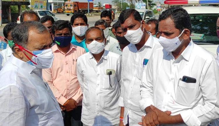 ధాన్యం తరలించేందుకు సహకరించాలి