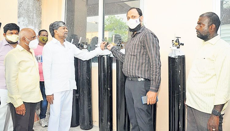 కరోనా రోగులకు అండగా ఉంటాం