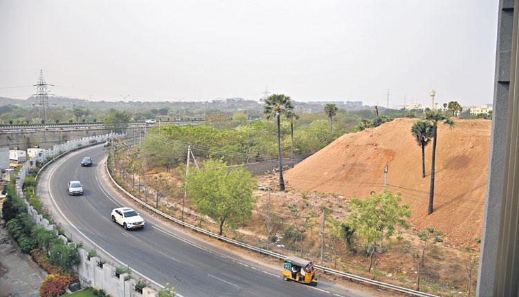 ఓఆర్‌ఆర్‌ సర్వీస్‌ రోడ్ల విస్తరణ