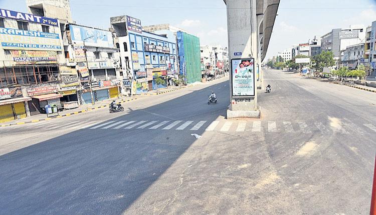 అత్యవసరమైతే తప్ప బయటకు రాని జనం