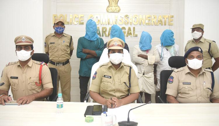 చైన్‌స్నాచర్లను పట్టించిన సీసీ కెమెరాలు