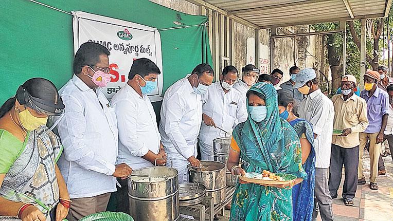 అన్నార్తులకు అన్నపూర్ణ