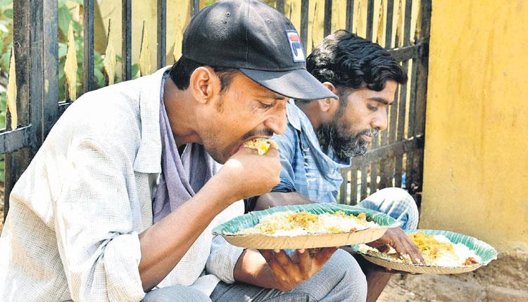 లాక్‌డౌన్‌ వేళ కడుపునిండా