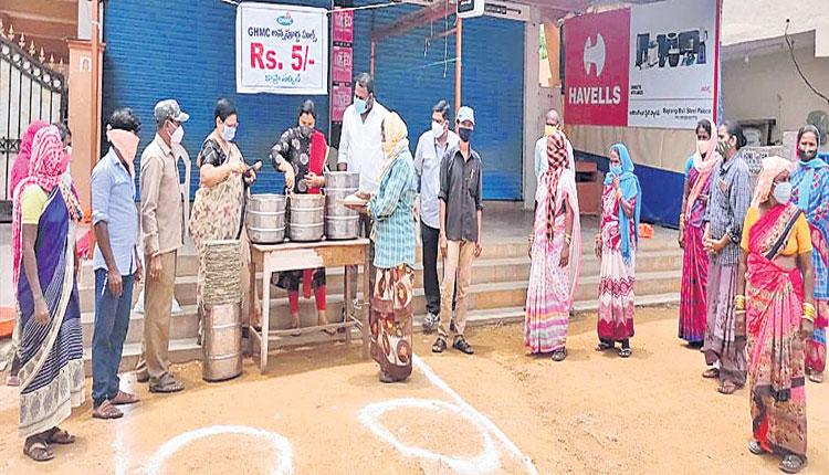 ఆకలి తీర్చేందుకే.. అన్నపూర్ణ కేంద్రాలు