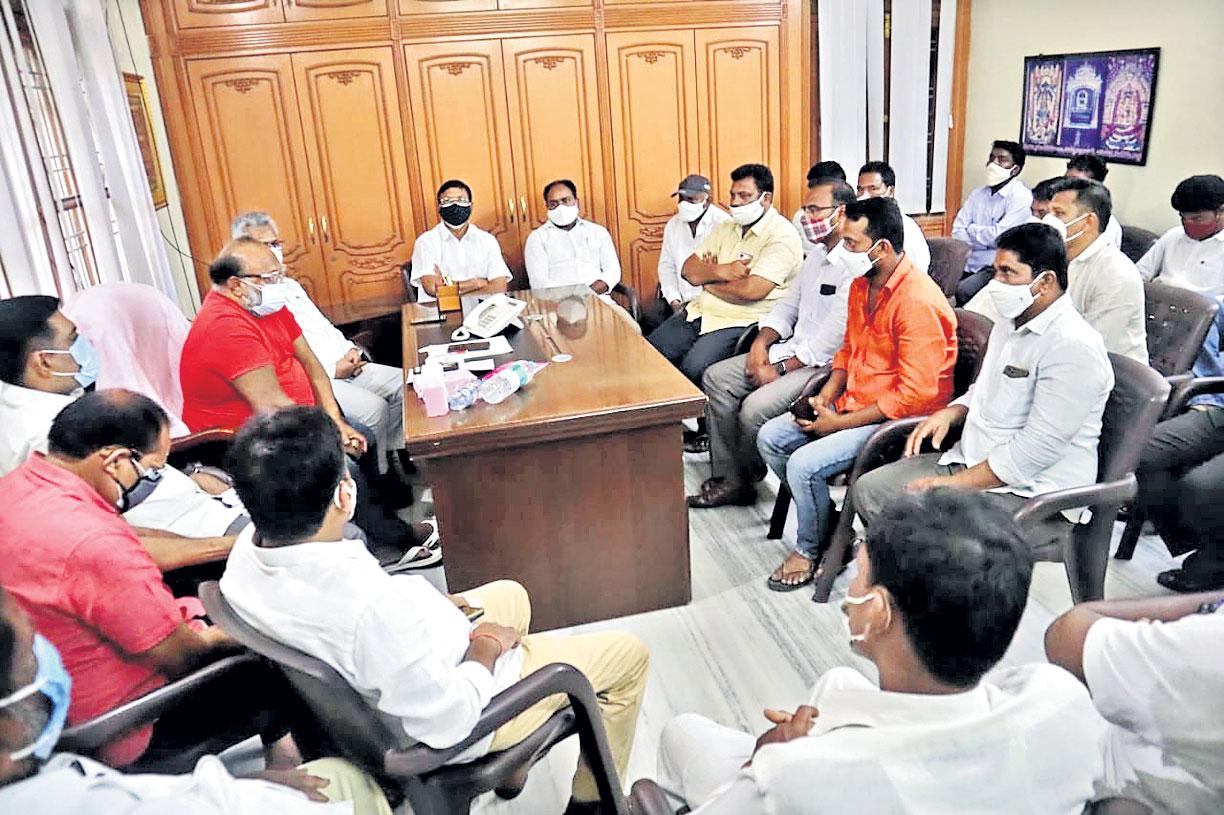 మేమంతా కేసీఆర్‌ వెంటే