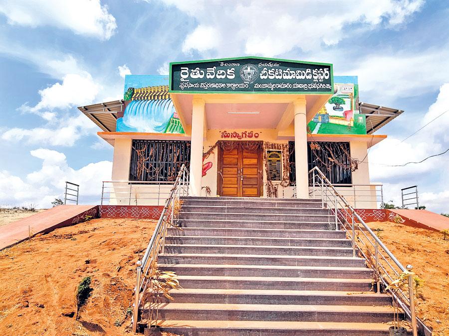 చీకటిమామిడిలో ప్రగతి వెలుగులు