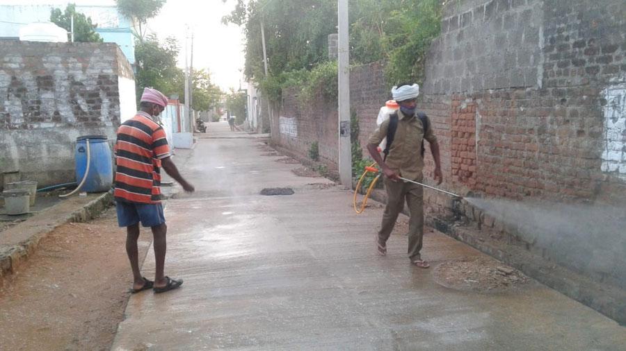 పల్లెల్లో కరోనా కట్టడికి ముమ్మర చర్యలు