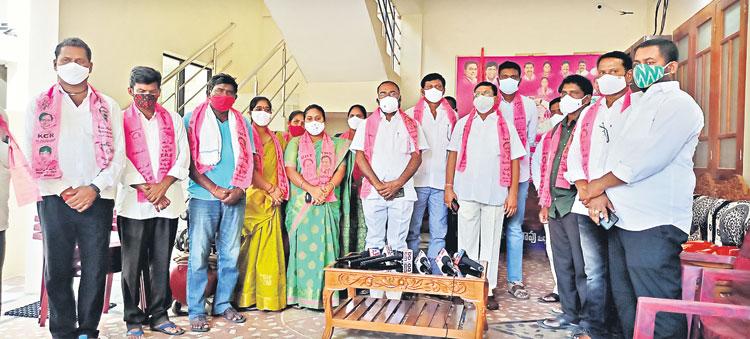 ఆత్మగౌరవం ఉంటే రాజీనామా చెయ్‌