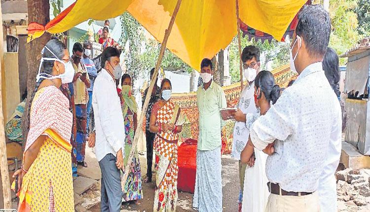 ఊరికి అరిష్టమని.. ఆపారు