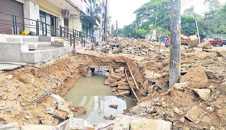 వేగంగా నాలా వెడల్పు పనులు