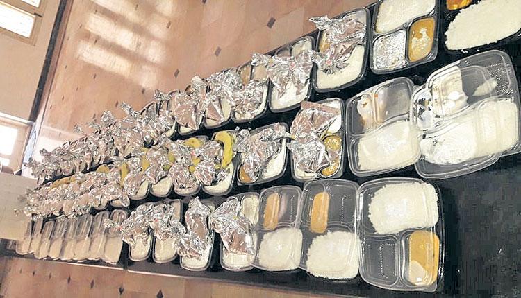 కరోనా బాధితులకు అన్నదానం