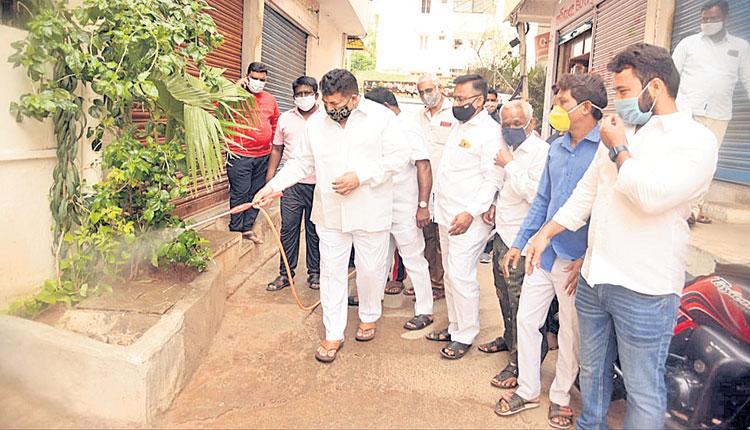 ప్రజల సహకారంతోనే కరోనా కట్టడి