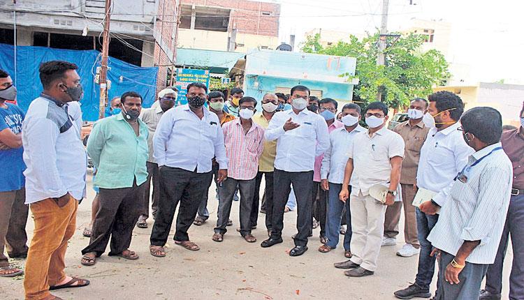 పాదయాత్రతో స్థానిక సమస్యలకు చెక్‌